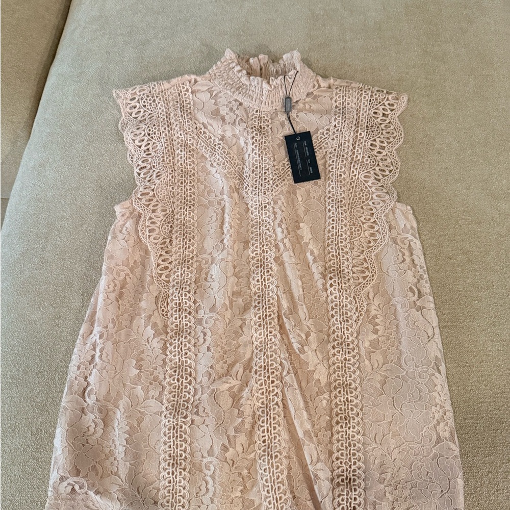 Elegant Lace Sleeveless Top - light pink